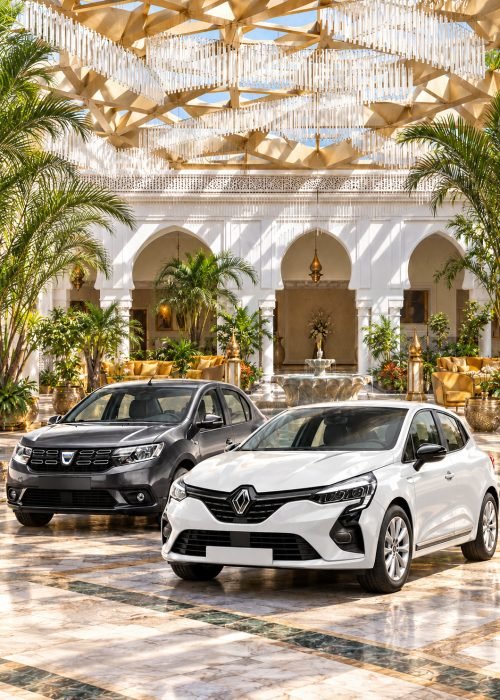 Cars_beneath_a_Moorish_palace