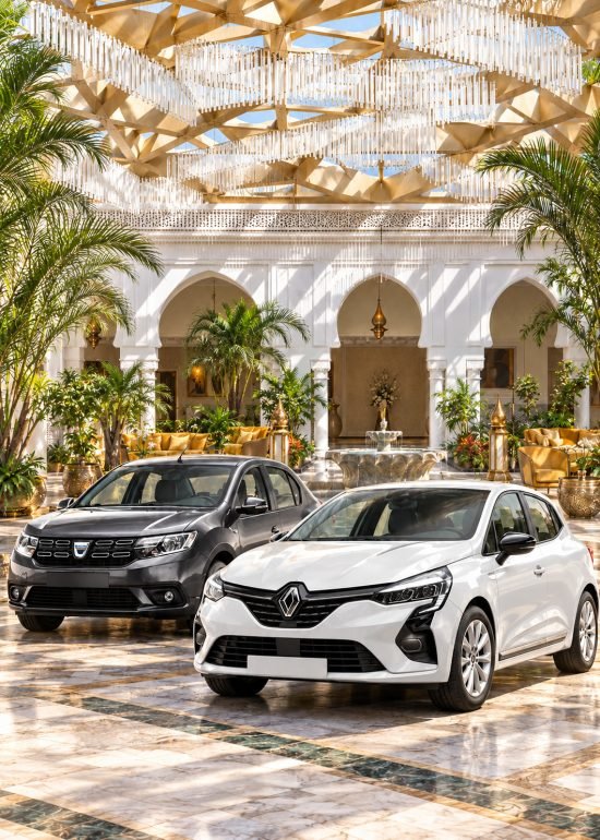 Cars_beneath_a_Moorish_palace